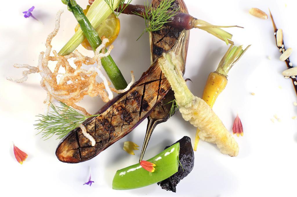 Sun City Hotel - The Gabriel Каир Экстерьер фото Aubergine and asparagus
