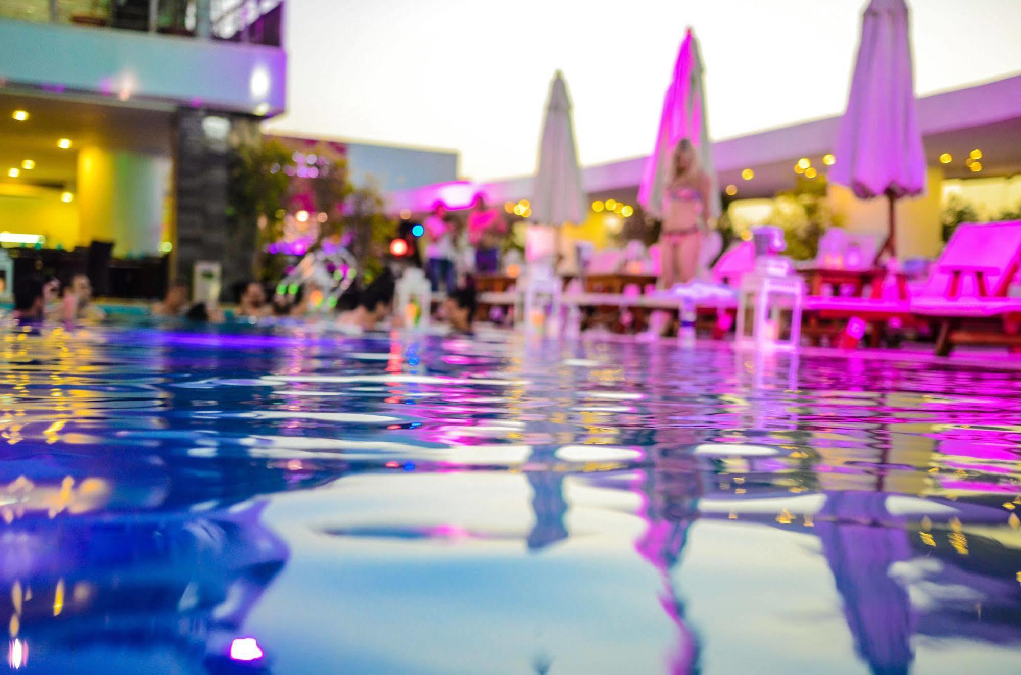 Sun City Hotel - The Gabriel Каир Экстерьер фото The pool at the W
